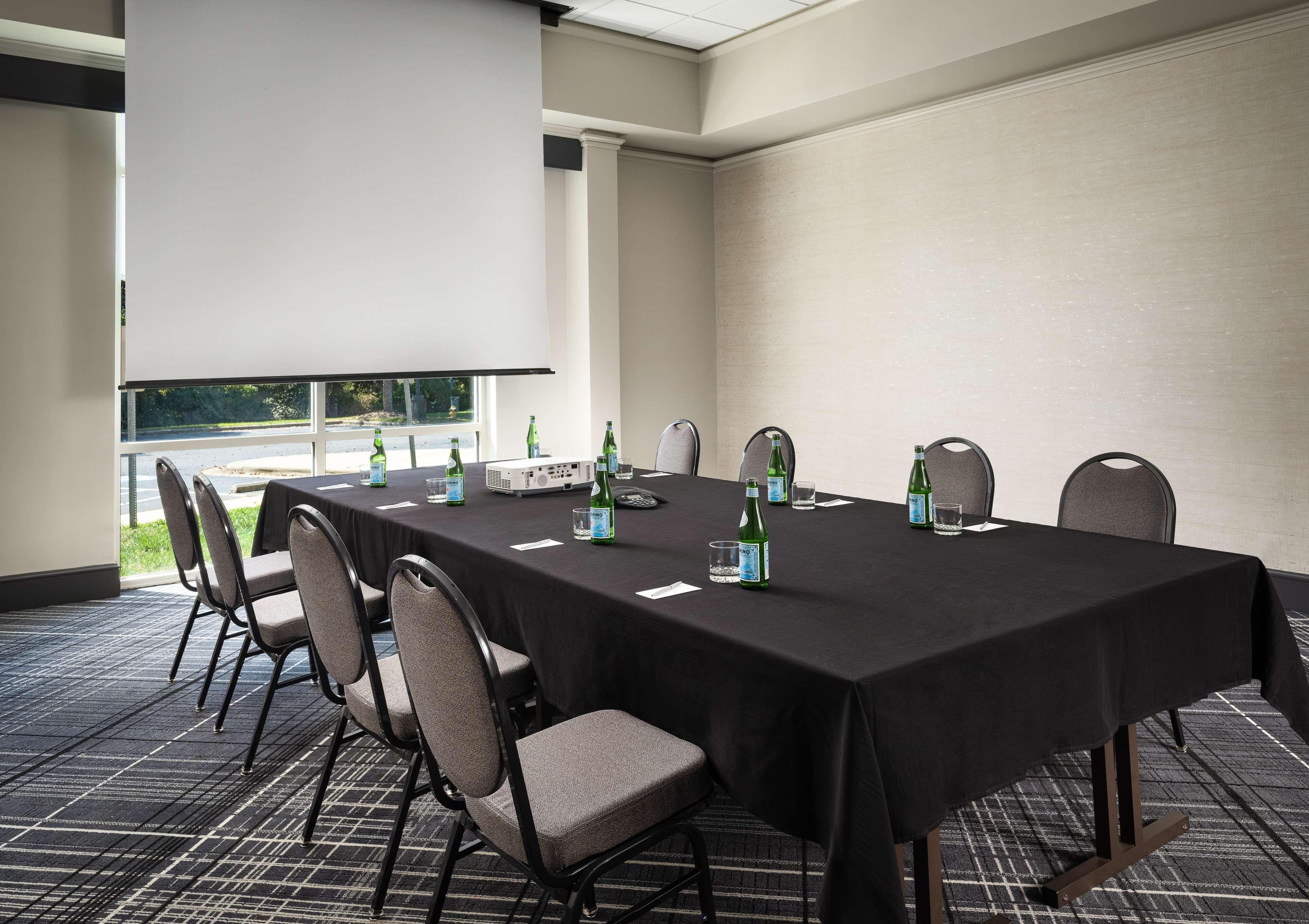 Hilton Charlotte Airport Hotel Zewnętrze zdjęcie